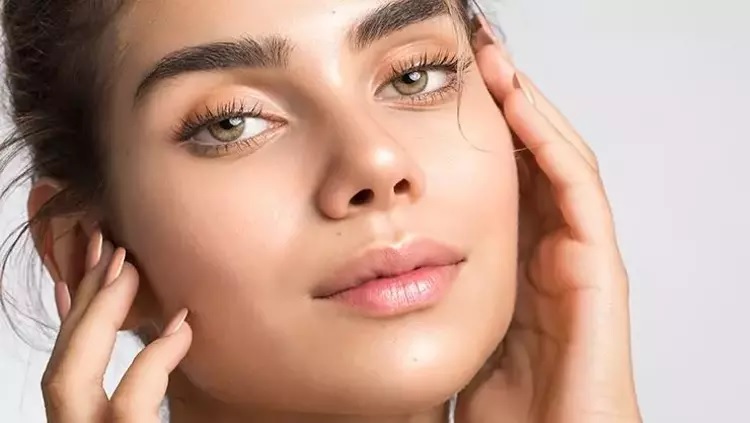 Kadınların Güzellik Sırları: Cildi Işıldatan, Saçı Güçlendiren ve Gençliği Koruyan En Etkili Doğal Yöntemler!