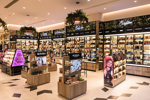 Çeşitli Kozmetik ve Kişisel Bakım Ürünleri ile Ayrıcalıklı Bir Alışveriş Deneyimi