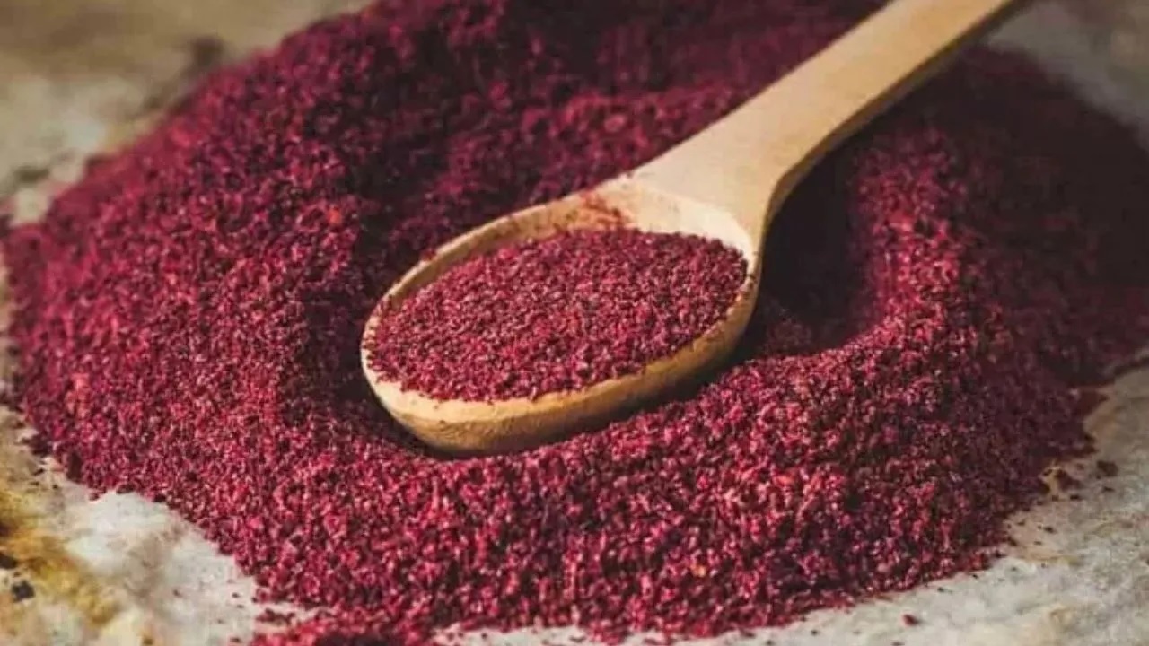 1 Kaşığını Suda Kaynatın! Karaciğeri Tertemiz Yapıyor, Bağırsakları Harekete Geçiriyor – Canan Karatay da Tavsiye Ediyor!